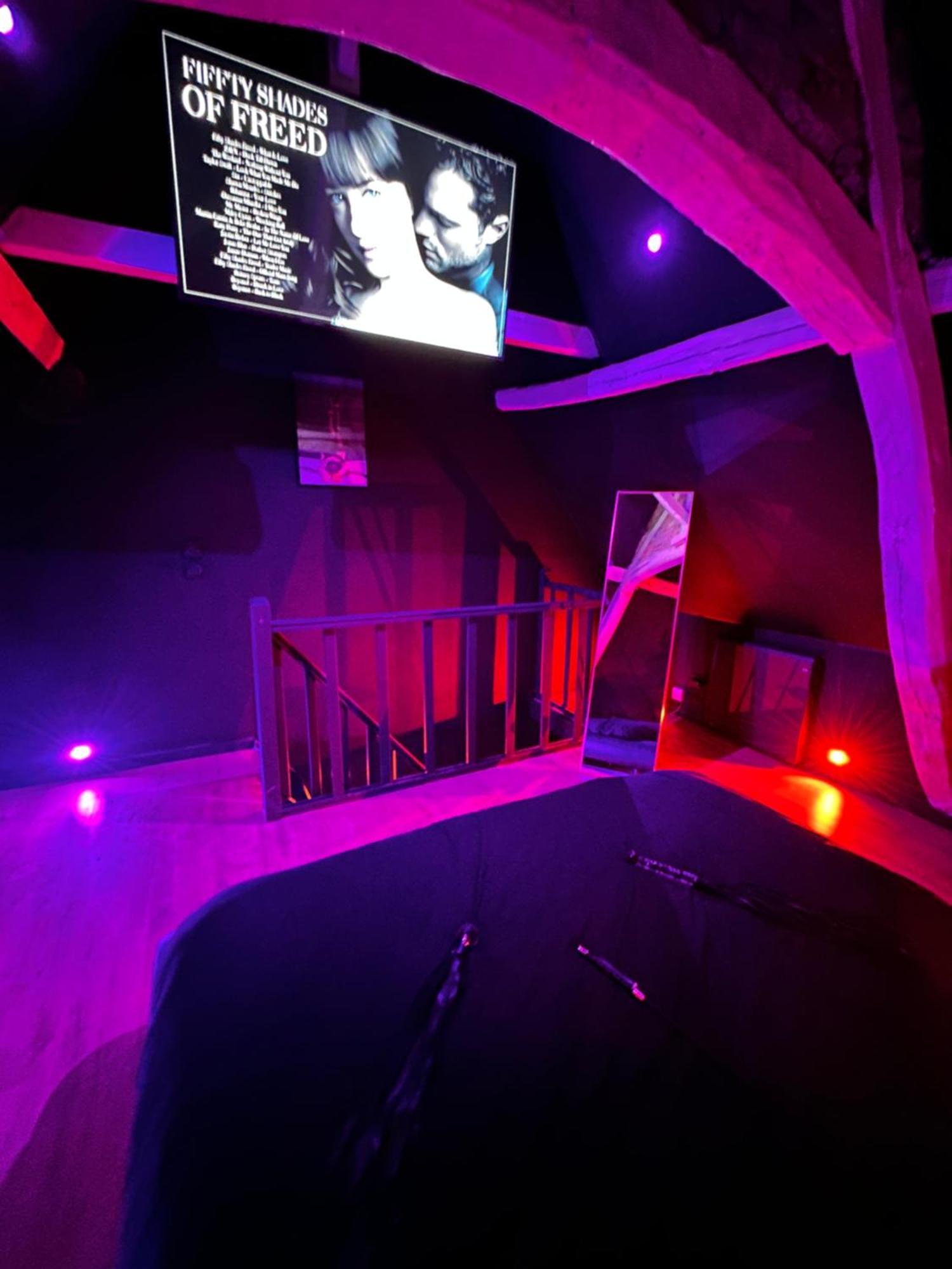 Loveroom De Luxe - Theme 50 Nuances De Grey Maison Privative Spa Insolite Douchy-les-Mines Exterior foto